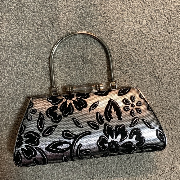 Dazzling Purse - Picture 9 of 16